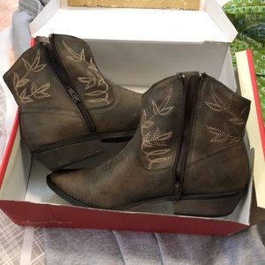 Brown cowgirl booties